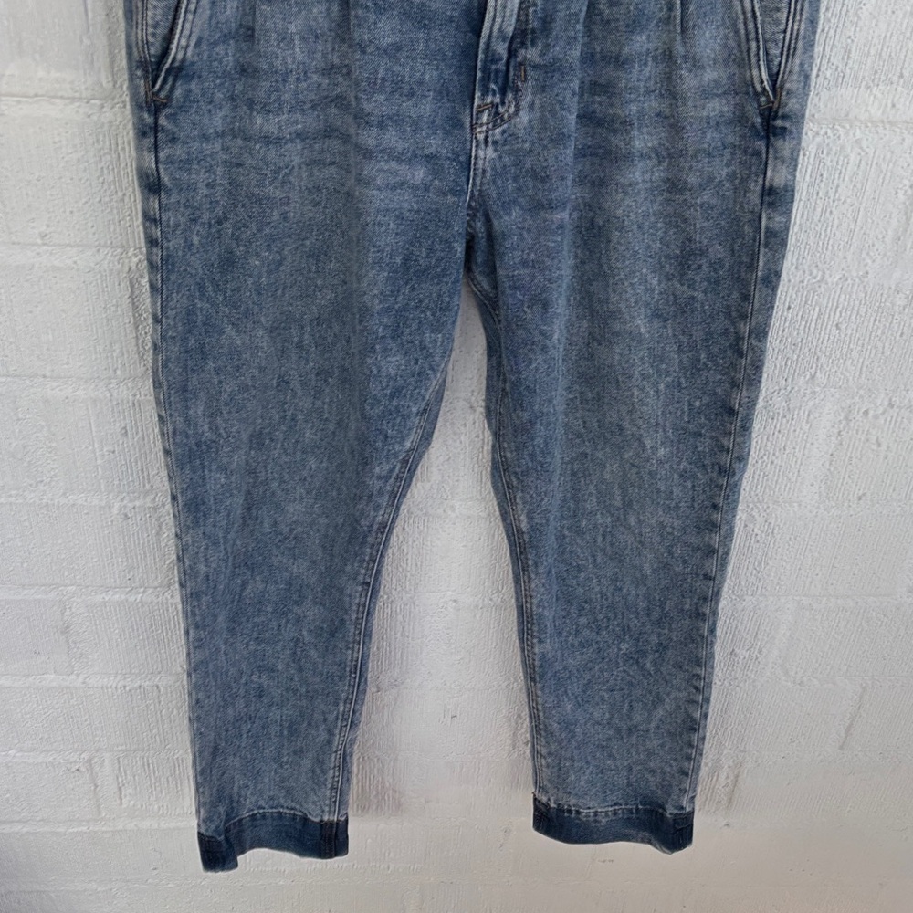 American Eagle Outfitters Mom Jean Acid Wash High Rise Straight Jeans sz 6 Short - Picture 5 of 8